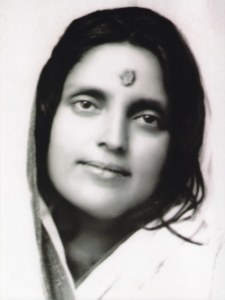 Ananda-Moyi-Ma-b/n