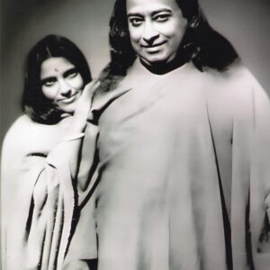 Ananda-Moyi-Ma-e-Yogananda