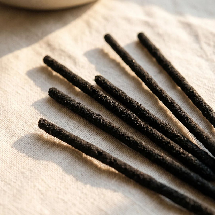 Extreme_macro_of_different_black_stirax_natural_incense_charkha_yoga