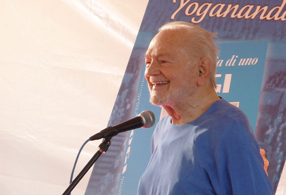 autobiografia-di-uno-yogi-swami-kriyananda