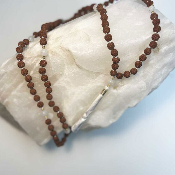 Mala Indiano di Rudraksha e Agata Bianca - immagine 2