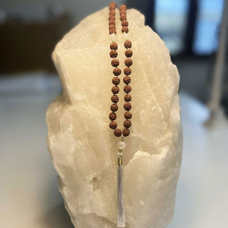 Mala Indiano di Rudraksha e Agata Bianca