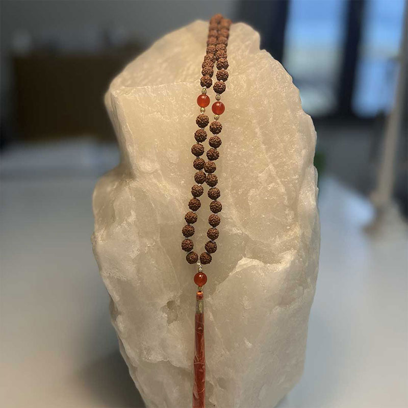 Mala Indiano di Rudraksha e Corniola